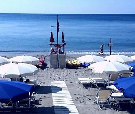 Savona Casa Vacanze Vicino Mare 3 Minuti Wifi Luaran gambar