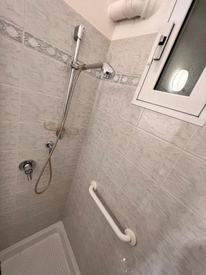 Savona Casa Vacanze Vicino Mare 3 Minuti Wifi Luaran gambar