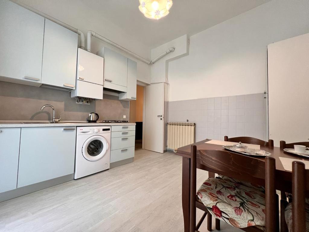 Savona Casa Vacanze Vicino Mare 3 Minuti Wifi Luaran gambar