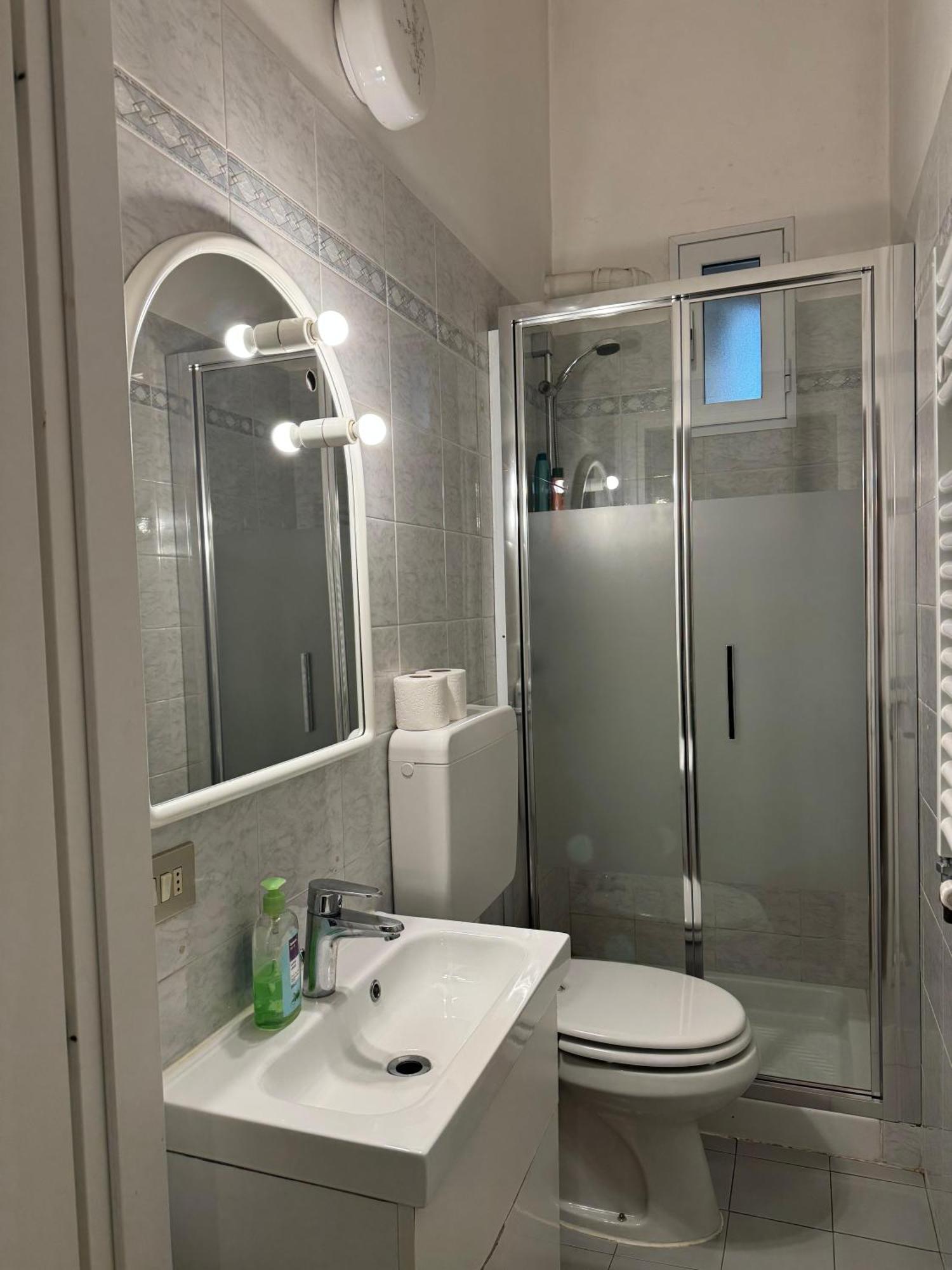 Savona Casa Vacanze Vicino Mare 3 Minuti Wifi Luaran gambar